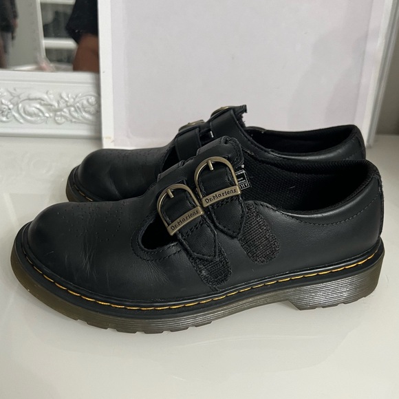 Little Girl’s Dr Martens shoes - Picture 4 of 10
